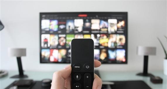 Methods and precautions for connecting a mobile phone to a TV (simple and easy method to connect a mobile phone to a TV)