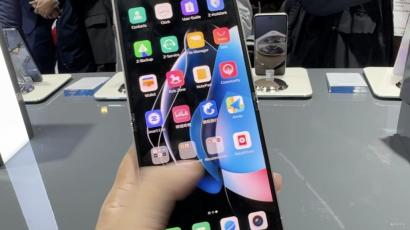 中兴 MWC 2024 展区体验:努比亚小折叠锋芒毕露