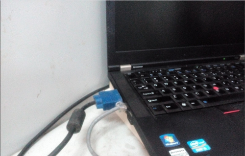 How to connect lcd screen to laptop