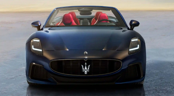 Maserati publie des images officielles de la nouvelle GranCabrio, une version purement électrique qui fera ses débuts en 2024