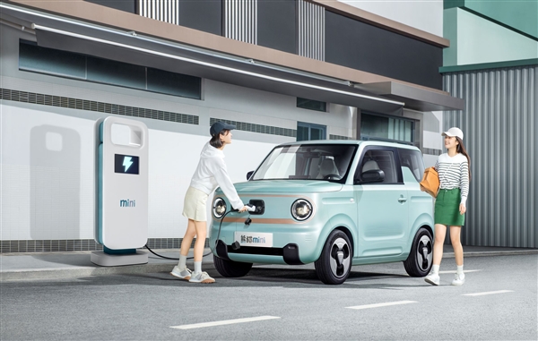 La Panda Mini Longteng Edition est officiellement lancée, avec des ventes commençant à 39 900 exemplaires, devenant ainsi le nouveau favori sur le marché des mini-véhicules électriques.