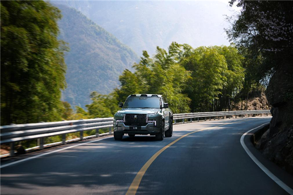 比亚迪旗下仰望汽车首款豪车U8即将上市,引入丹拿铂金证据音响系统