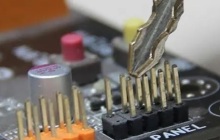 电脑电源短接哪两根线