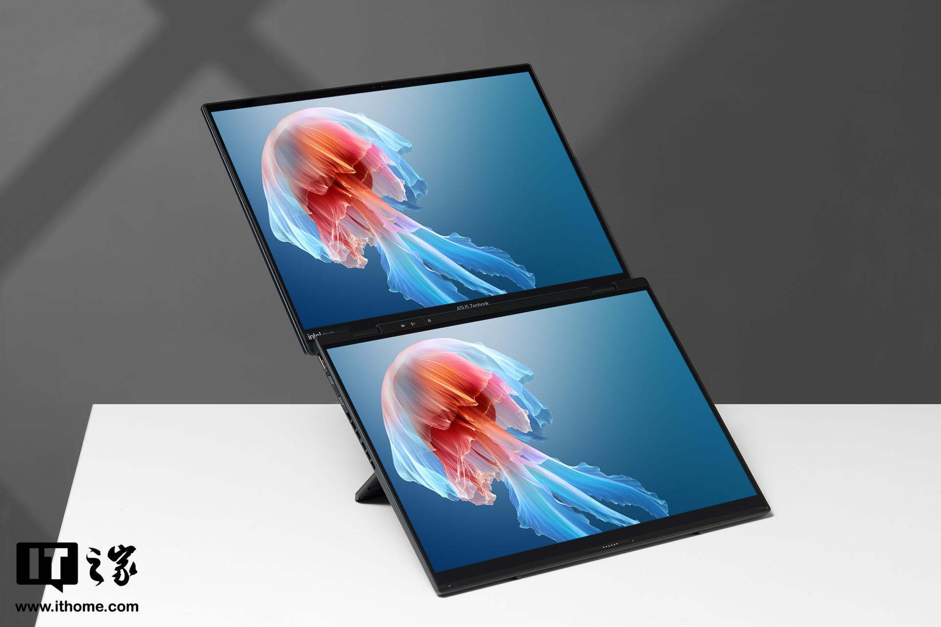 全球首台 14 英寸 OLED 120Hz 高刷屏幕笔记本：灵耀 14 双屏图赏