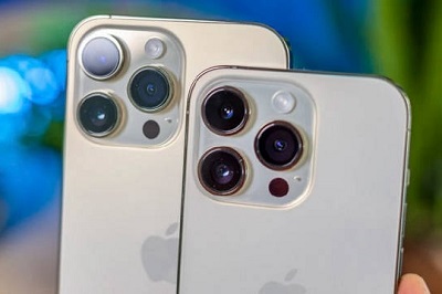 What are the camera parameters of Apple 15?