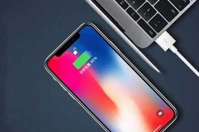 So laden Sie den Akku eines Apple-Mobiltelefons auf