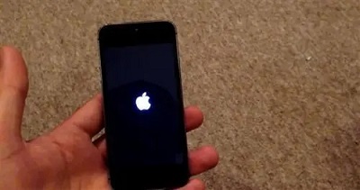 Apakah yang perlu saya lakukan jika telefon Apple saya mempunyai skrin hitam tetapi skrin tidak menyala apabila terdapat bunyi?