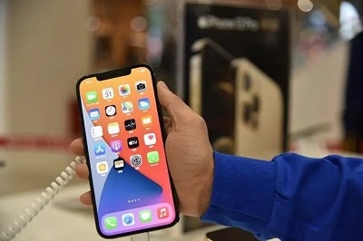 Que signifie le numéro de série du téléphone Apple commençant par F ?