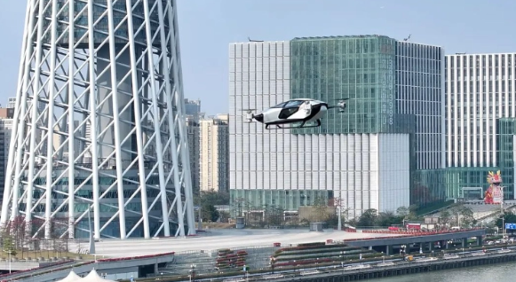 Xpeng Huitians Voyager X2 successfully completed a low-altitude flight over the Guangzhou skyline, promising a promising future for urban air traffic