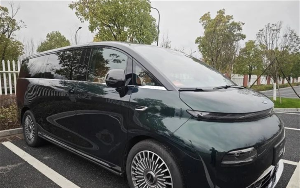 Geely Automobiles new MPV Ezhen L380 revealed, expected to be launched in 2024