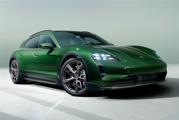 保时捷新款Taycan上海首发,动力操控全面升级,预售即将开启