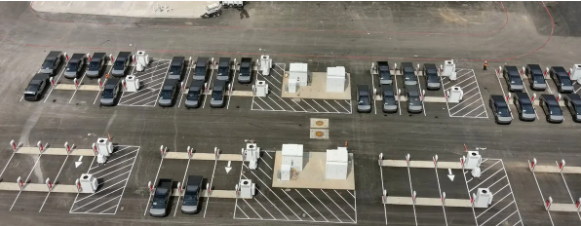 La production de masse du Tesla Cybertruck montre des signes positifs, la photographie aérienne de lusine du Texas révèle une situation de production grandiose