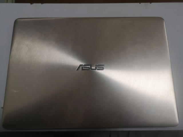 ハードドライブの交換とシステムのインストールに関する ASUS ビデオチュートリアル