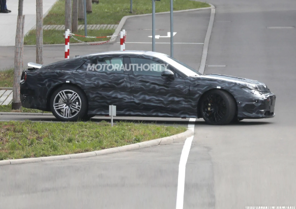 Spy photos of Mercedes-Benz AMG’s new pure electric high-performance model are exposed, and it is expected to be released by the end of the year or early next year