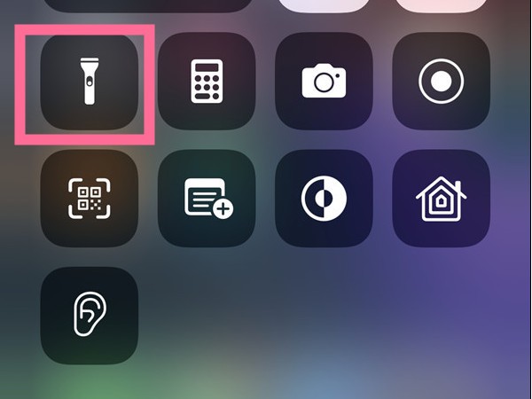 Where to set the shortcut key for flashlight on iPhone_Steps to turn on the flashlight with one click on iPhone