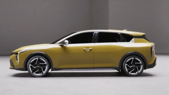 La nouvelle berline K4 de Kia fait ses débuts au Salon de lauto de New York et présente bientôt une version à hayon