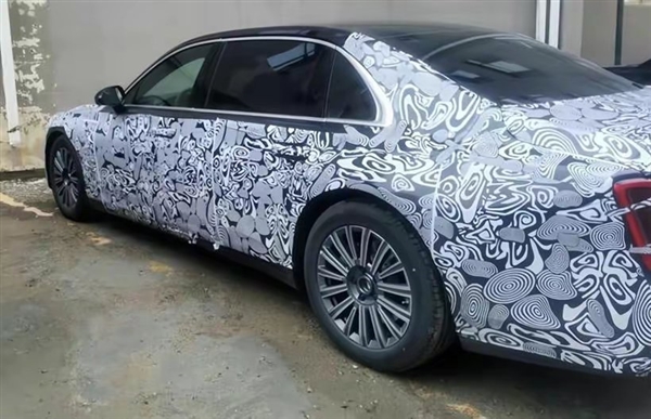 Spy photos of Hongqi’s new L-class model are exposed, with strong aura and expected price to be high