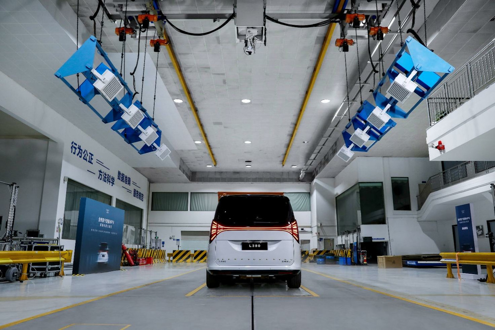 Geely L380 menetapkan preseden, menunjukkan kemahiran perisai besi dalam ujian perlanggaran bahagian belakang dengan empat baris tempat duduk