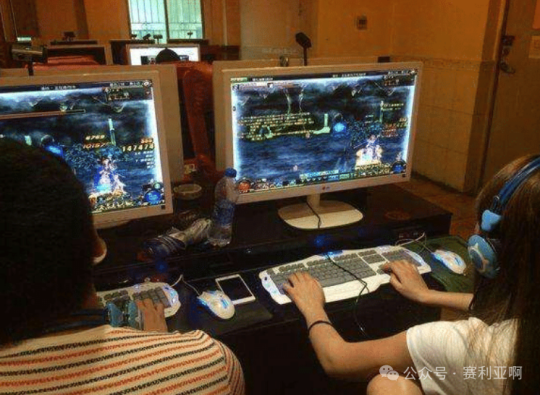 The DNF player lived and ate in an Internet cafe for a year just to move bricks. Netizens were convinced after seeing his hand.