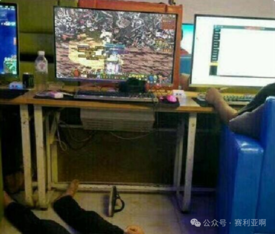 The DNF player lived and ate in an Internet cafe for a year just to move bricks. Netizens were convinced after seeing his hand.