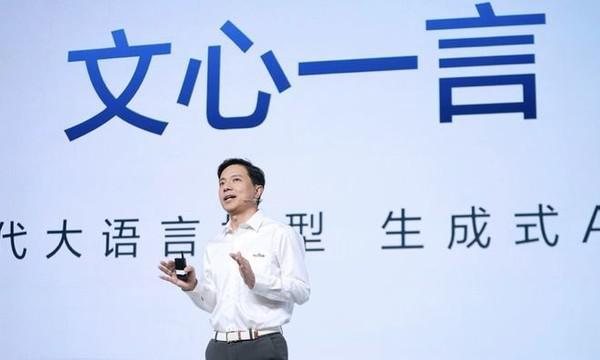 Robin Li 氏は、今日の大規模モデルのエコシステムでは、オープンソース モデルはますます後進的になるだろうと述べました。