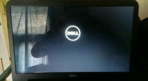 How to deal with the black screen at startup in WIN8