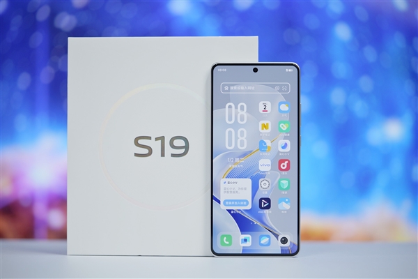 한 번 충전으로 14시간 동안 게임을 즐길 수 있습니다! vivo S19 사진 감상