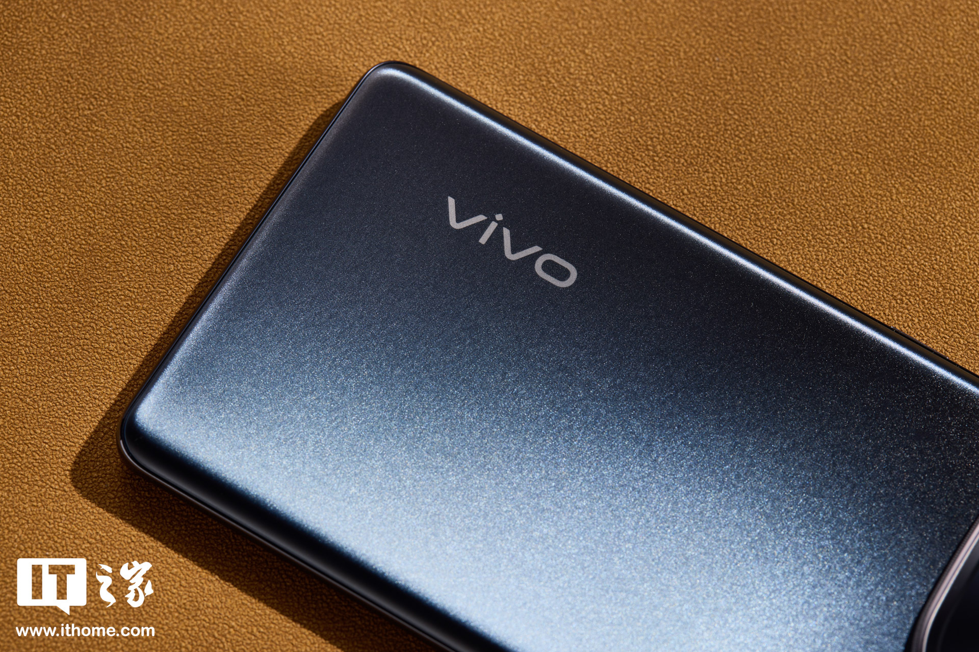 vivo Y200「皓夜」图赏：6000mAh 蓝海电池、磐石抗摔结构、IP69 防水