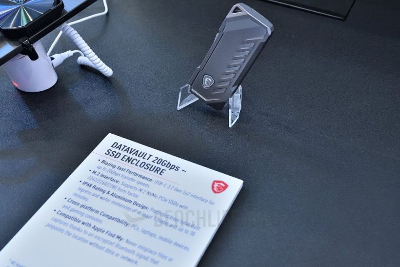 微星展示 Spatium M560 SSD:传输 10000 MB/s,首搭 SPATIUM 散热方案