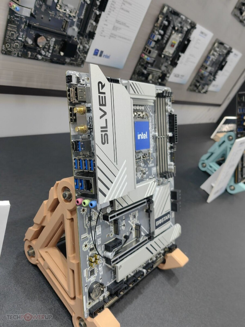 “女武神”携手“白银”,映泰展出两款英特尔 Z890 主板