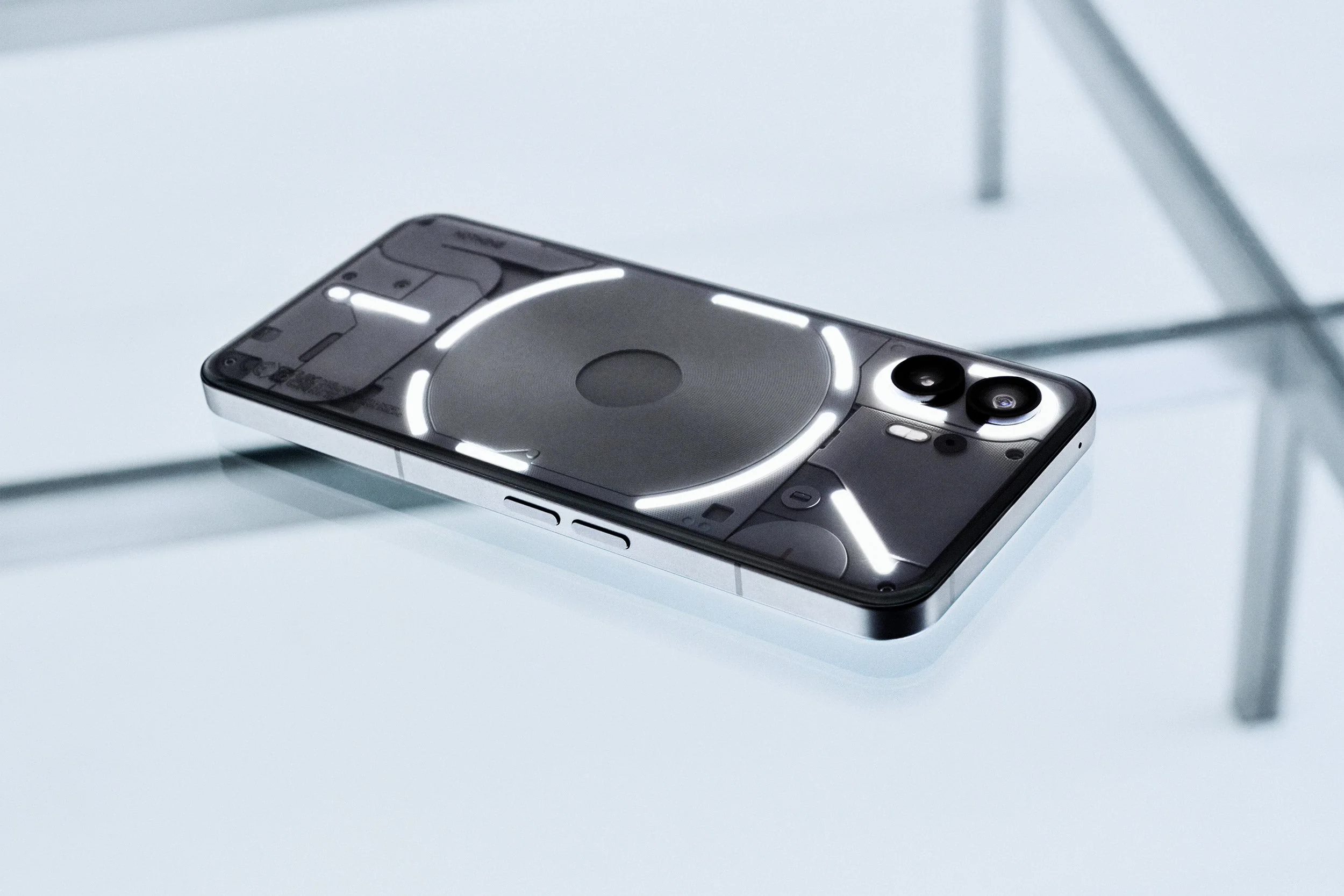 剑指智能手机 AI 战场,Nothing Phone(3)宣布推迟至明年发布