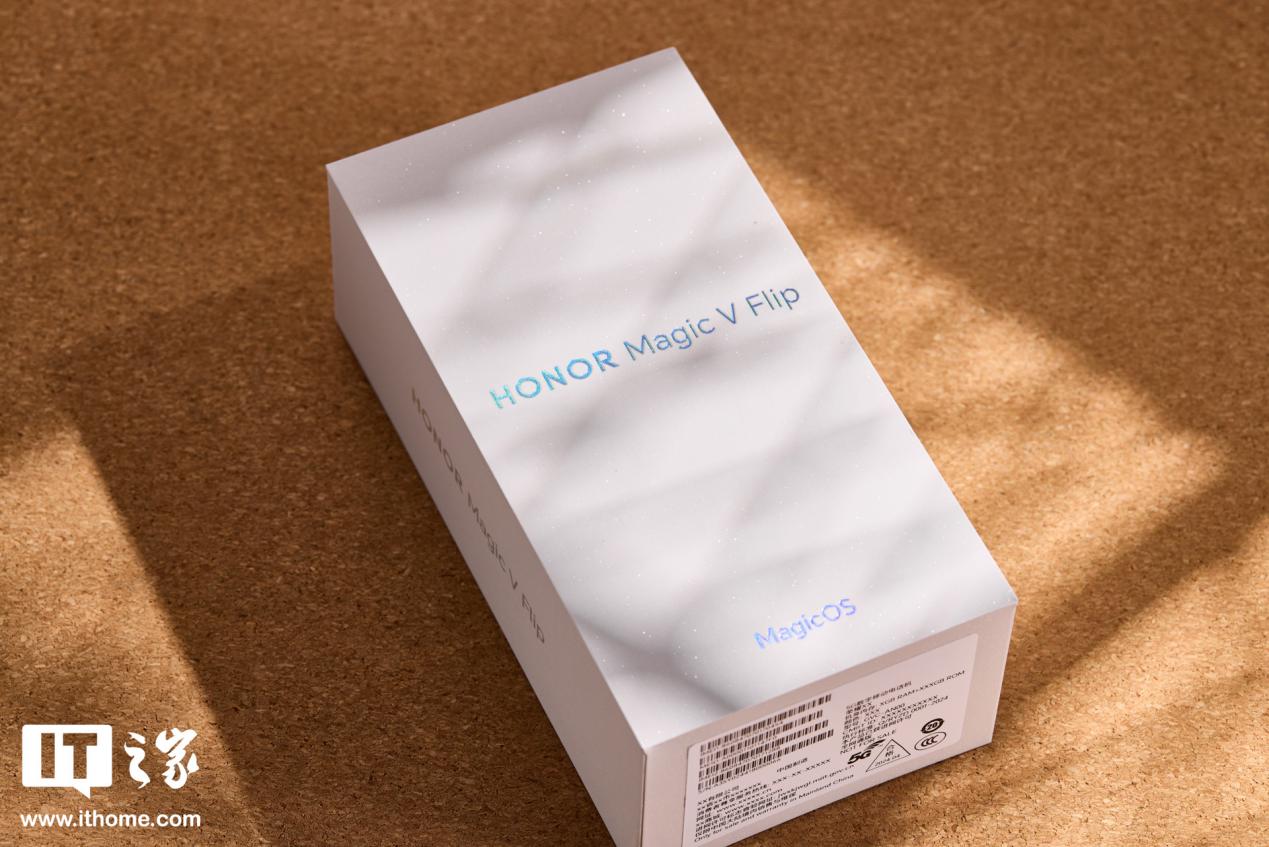 荣耀 Magic V Flip 手机图赏:拉高小折叠屏颜值上限