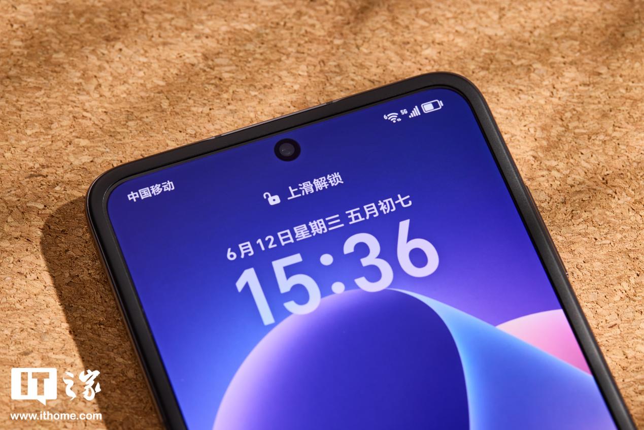 荣耀 Magic V Flip 手机图赏:拉高小折叠屏颜值上限