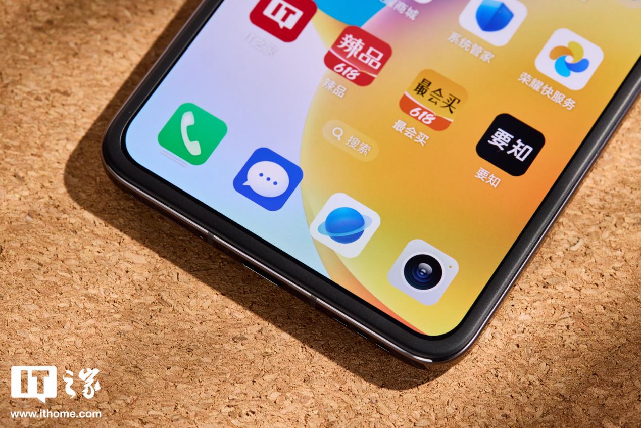 荣耀 Magic V Flip 手机图赏:拉高小折叠屏颜值上限