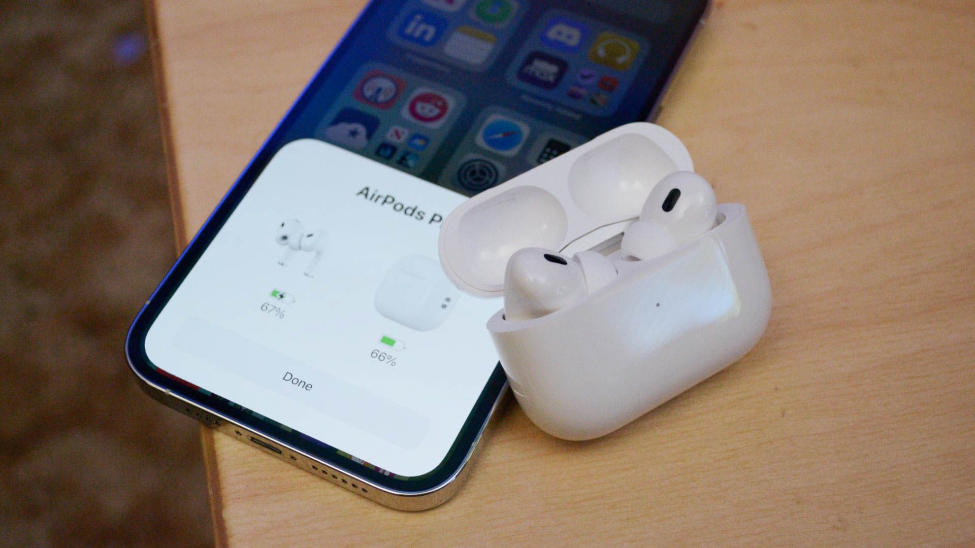 Cara Mengemas kini Perisian Tegar AirPods Anda