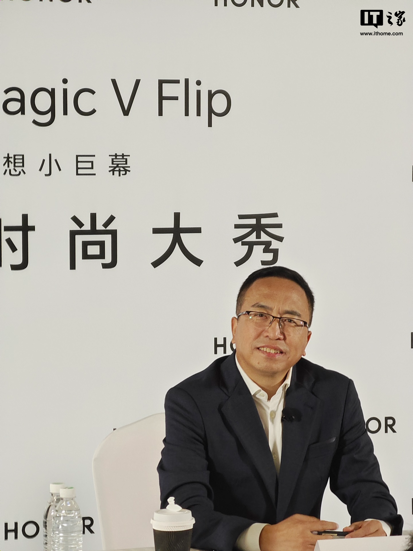 荣耀 CEO 赵明采访:Magic V Flip 出货超百万台可盈亏平衡,小折叠的价值在于合上