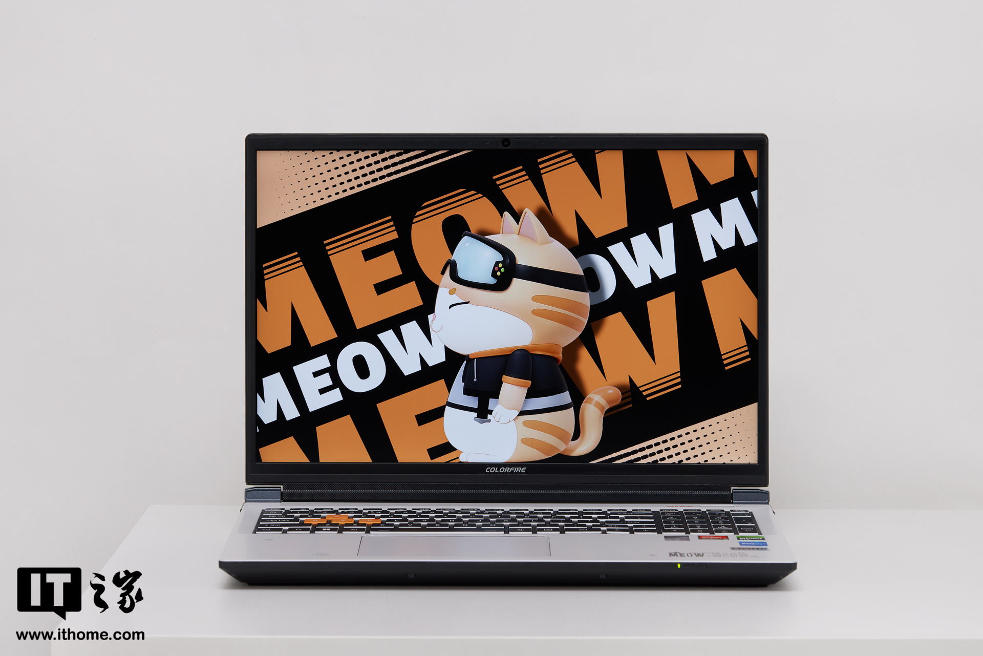 COLORFIRE 橘宝 MEOW R16 雪影白图赏，高颜值性能本，情绪价值拉满
