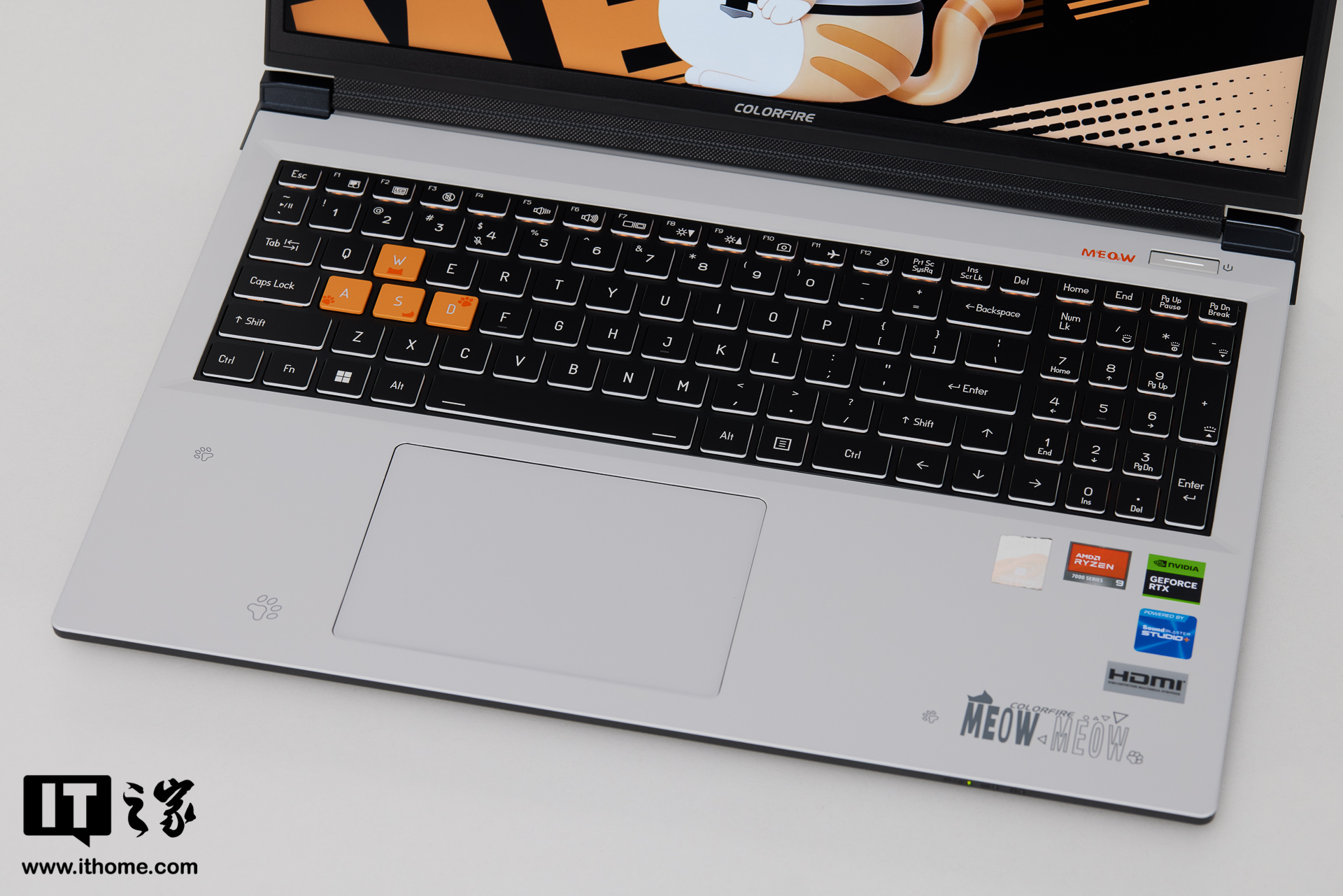 COLORFIRE 橘宝 MEOW R16 雪影白图赏，高颜值性能本，情绪价值拉满