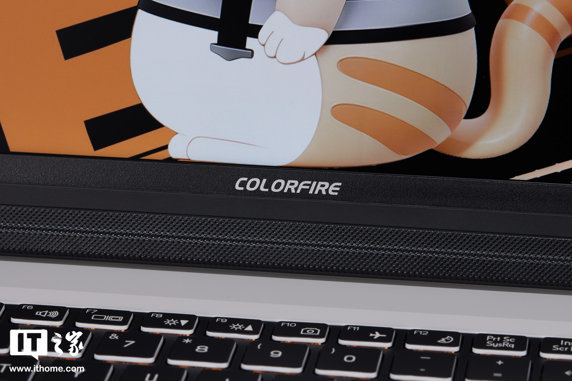 COLORFIRE 橘宝 MEOW R16 雪影白图赏，高颜值性能本，情绪价值拉满