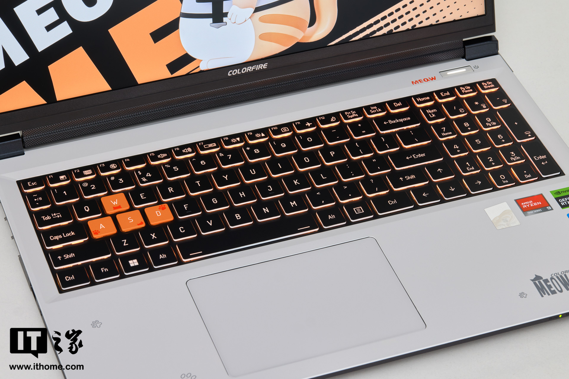 COLORFIRE 橘宝 MEOW R16 雪影白图赏，高颜值性能本，情绪价值拉满
