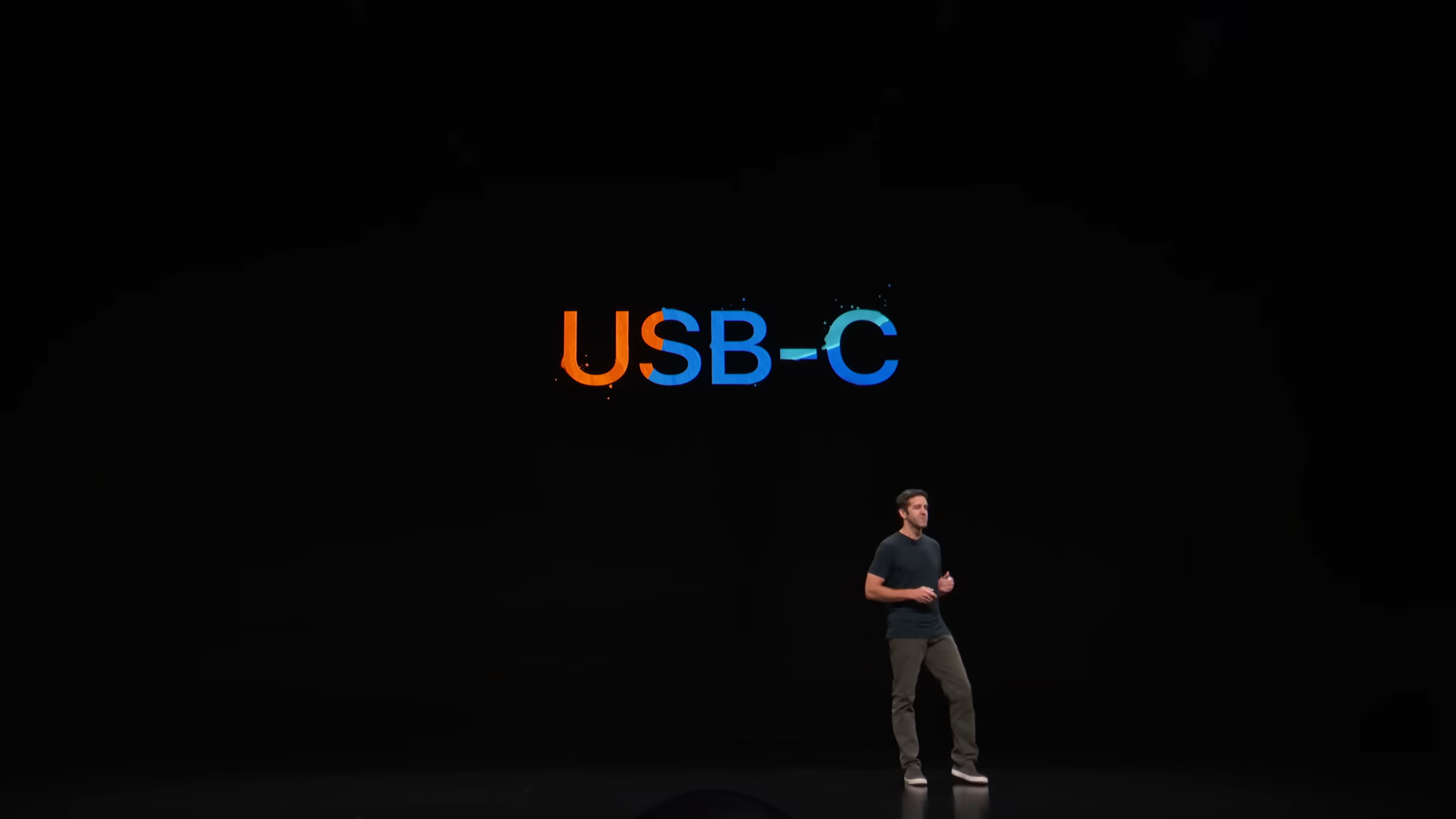 iPhone 15充电难，USB-C标准乱是罪魁祸首