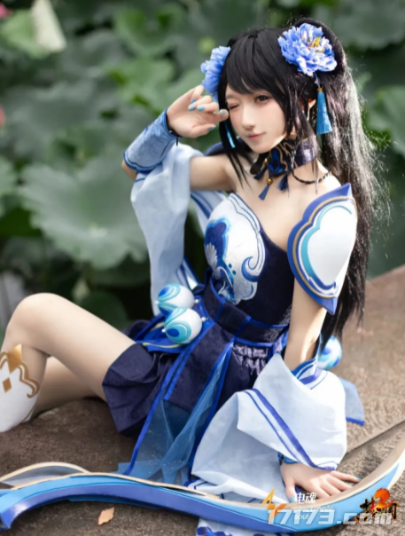 胸不巨何以聚天下！网游Coser的美少女们到底有多挣钱？