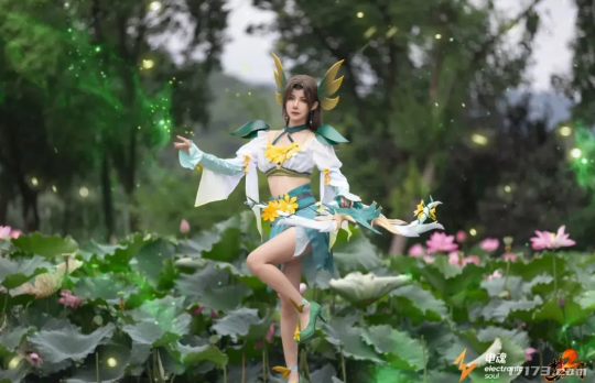 胸不巨何以聚天下！网游Coser的美少女们到底有多挣钱？