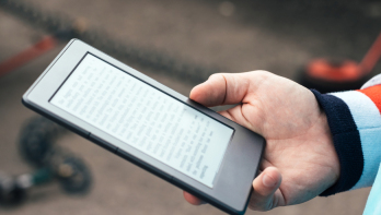 告别亚马逊Kindle:一本关于科技与阅读的新书推荐