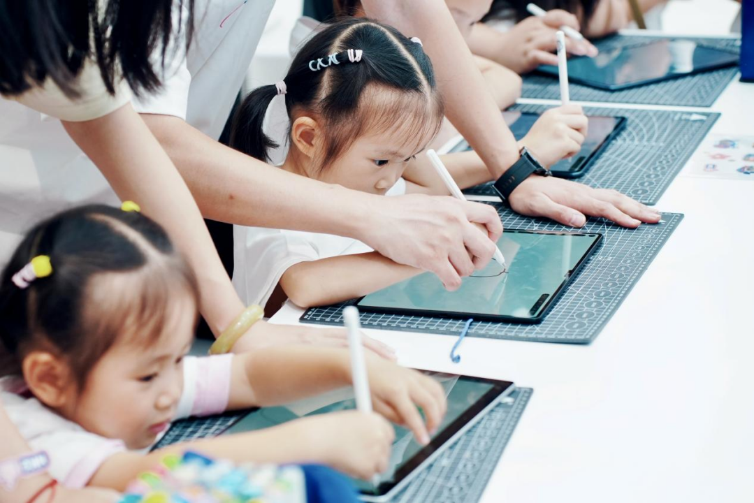 暑期好去处！多地开启 2024 华为夏令营-天生会画主题活动