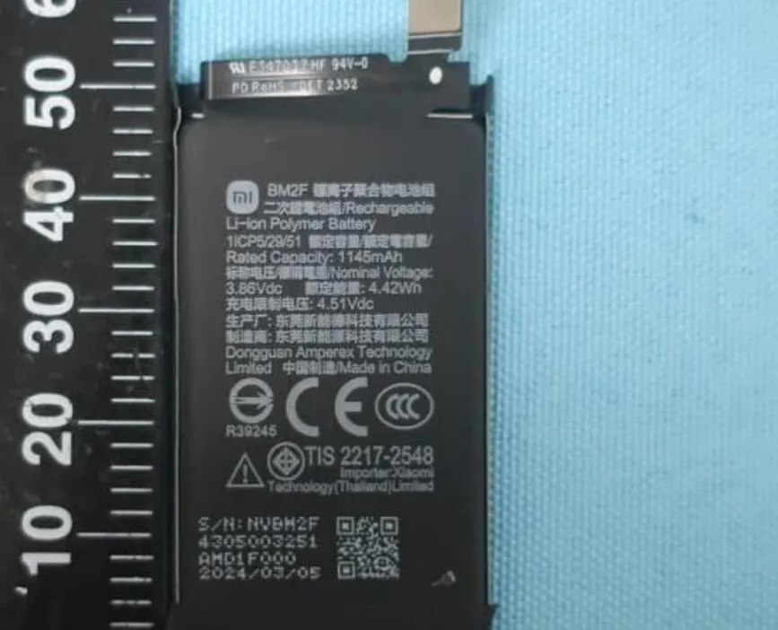 小米 MIX Flip 小折叠手机真机曝光：1145mAh + 3595mAh 双电池，67W 快充