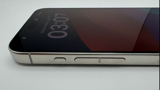 iPhone 15 Pro Max 原型机上手,初探被苹果取消的触觉音量 / 电源按钮