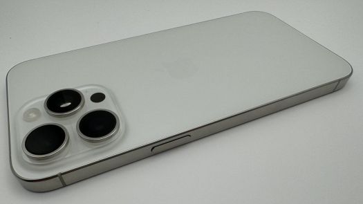 iPhone 15 Pro Max 原型机上手,初探被苹果取消的触觉音量 / 电源按钮