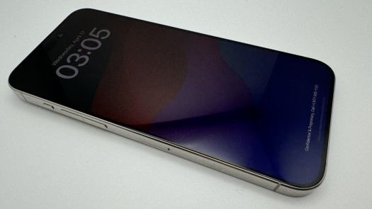 iPhone 15 Pro Max 原型机上手,初探被苹果取消的触觉音量 / 电源按钮