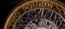 1차 세계대전 발발 100주년을 기념하기 위해 2014년에 출시된 키치너 경이 등장하는 희귀한 2파운드 동전은 여전히 ​​유통되고 있으며 상당한 가치가 있습니다